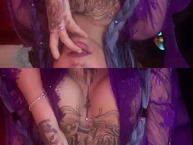 Big boob brunette masturbates on webcam
