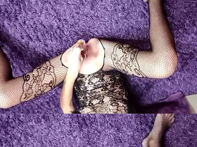 Fitness mother i'd like to fuck masturbates her vagina with a large corpulent sex toy
