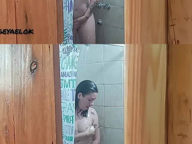 Anus se masturba en la ducha y se saca la leche con los dedos en la cola (porno argentino)