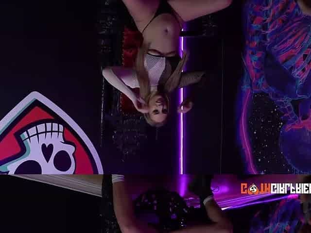 Gothic Beauty Youngs Enjoys Twat Pounding