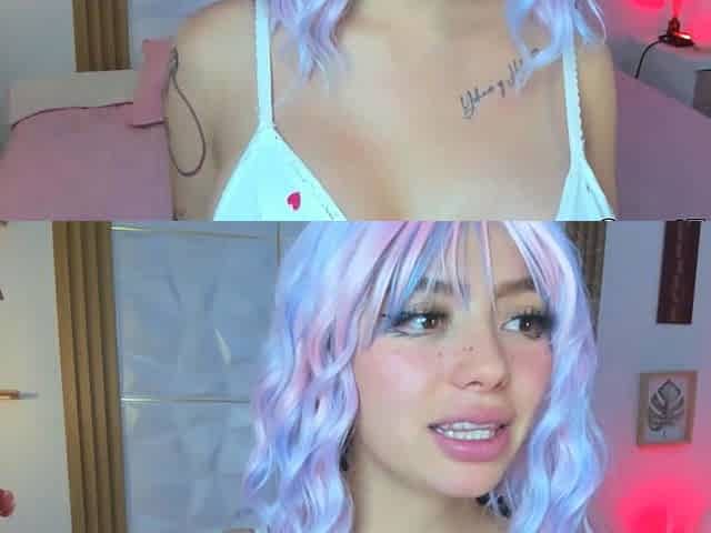 Cutie Cosplayer Wildly Toys Her Hole