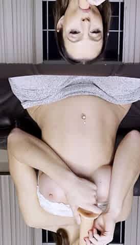Sexy hottie Anetta Keys enjoys a solo toy masturbation