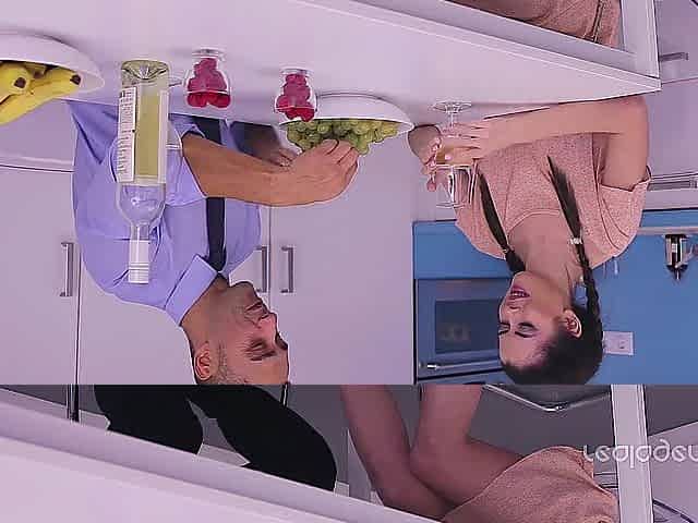 A chap seduces inexpirienced breathtaking teen and screws her soaked cunt