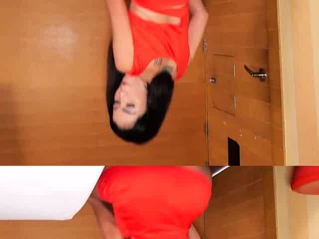 Thai teen lapdancer Au rides on big cock
