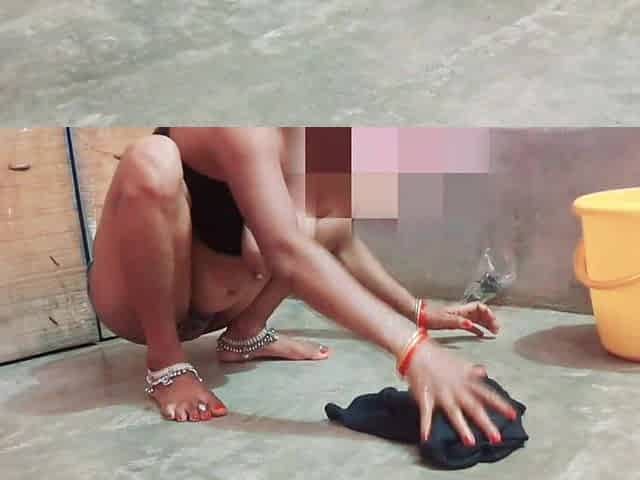 Desi Indian Bhabhi First Cleaning After Them Fuck Them House Owner