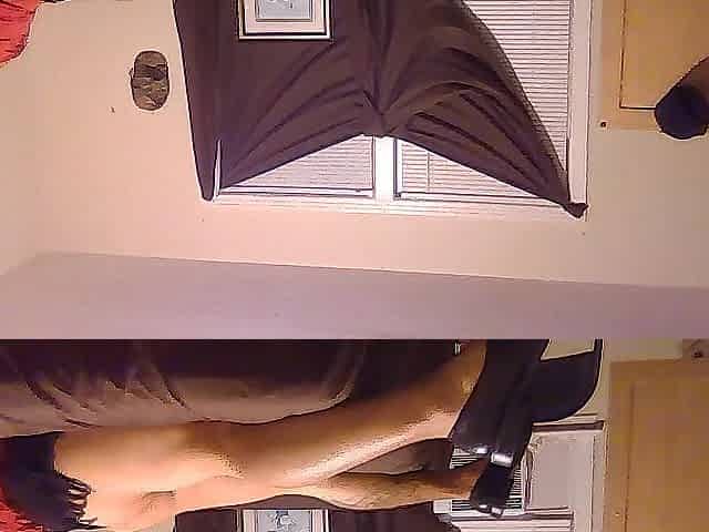 Large butt in mini petticoat twerking