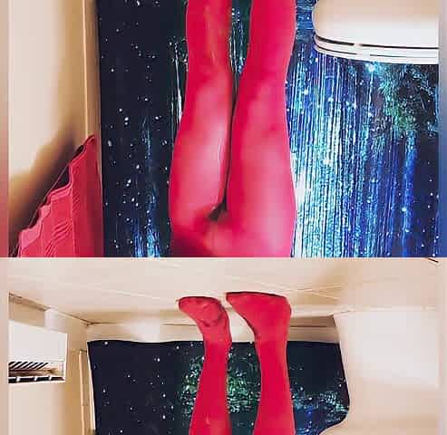 Femboy pissing in leggings and making a mess