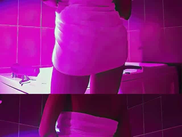 Huge Black Butt in Soapy Tub - Fleshly Bubble Washroom Tease.