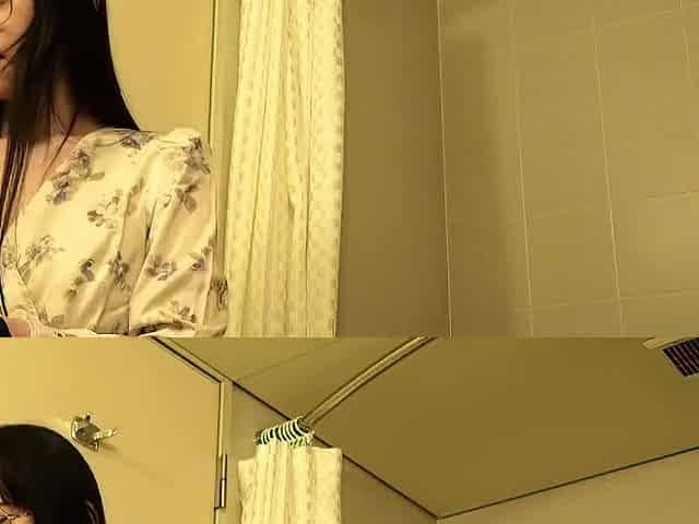 Amateur Webcam Cute Teen Plays Solo with Big Dildo