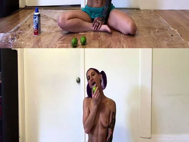 Amateur Webcam Cute Teen Plays Solo with Big Dildo