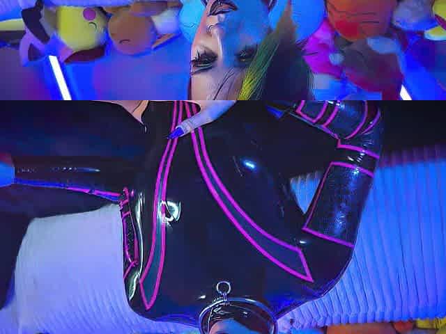 Screwing machine Wrecks her Snatch in latex