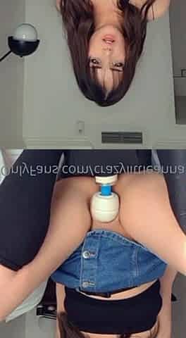Masturbating solo babe loves her toys
