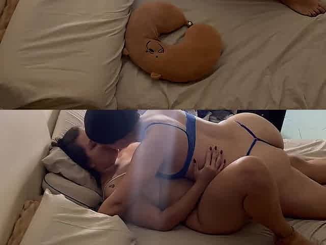 Late Night Giving a kiss Session to Get Warmed up in Daybed