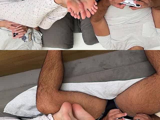 Stepbros cum on my feet. I know this guy likes my white toes.