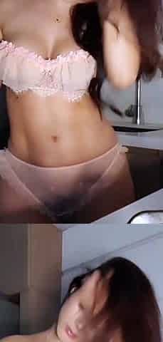 Busty MILF cam babe in lingerie pussy masturbation