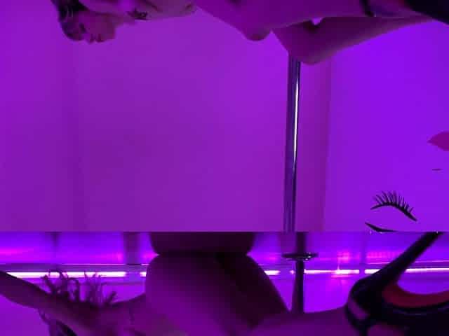 Blonde solo jerking off