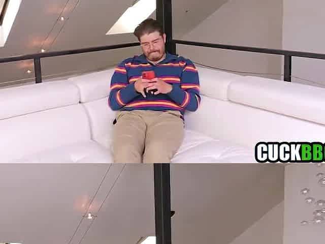Cuckold gamer watching hawt GF screwing and sucking bbc