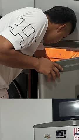 Invito a Mi Culona Latina Hermanastra a Comer Postre Y Termina Comiendose Mi Eneorme Y Rica Polla.