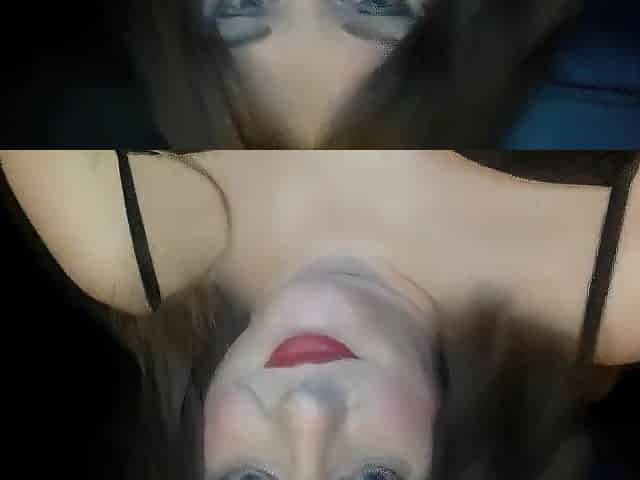 Curvy tran camgirl flirts and plays
