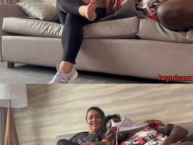 Bbw ebony feet sniffing