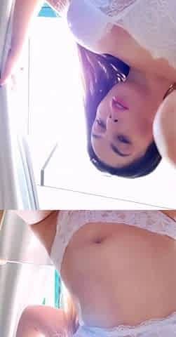 Live transmition showing my pussy on the balcony