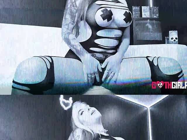 Curvy Alt Cubbi Thompson Enjoys Her Wicked Dreams
