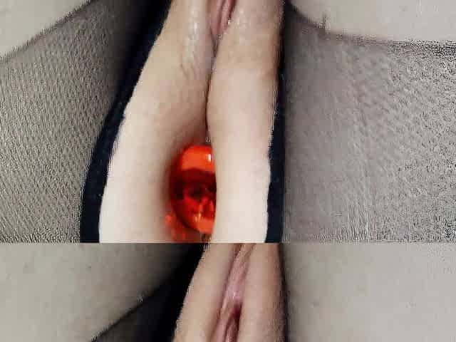 Ukrainian gal inserted her 1st booty-plug