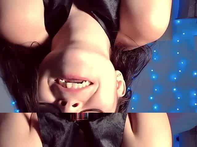 Brunette Solo Webcam Masturbation
