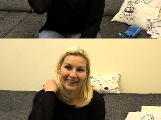 Webcam Crazy Blonde fingers herself live