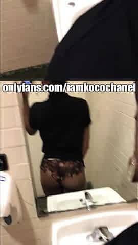 Big Booty Black Girl Mirror Selfie