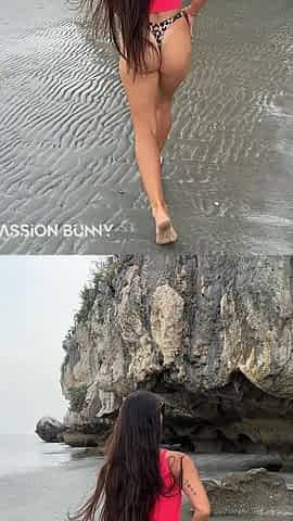 Best Pissing in the Paradise Beach