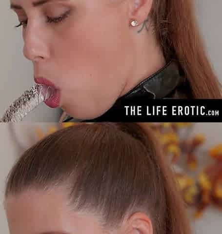 Breasty brunette hair bangs her constricted butthole with a crystal sex tool