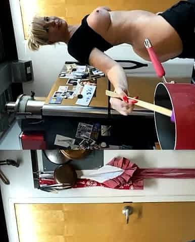 amateur blonde solo webcam