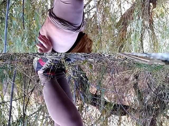 MILF in Tight Leggings Pees in Nature