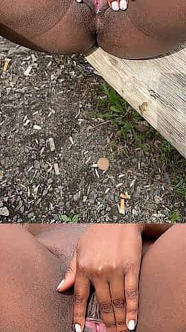 Ebony beauty Pissing in the park