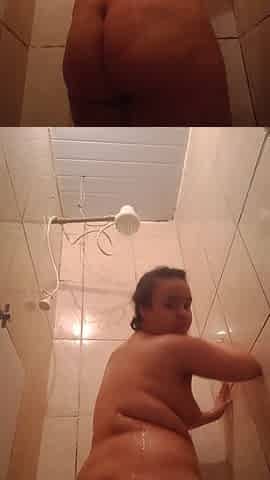 HAWT BEAUTY SHOWING OFF VAGINA