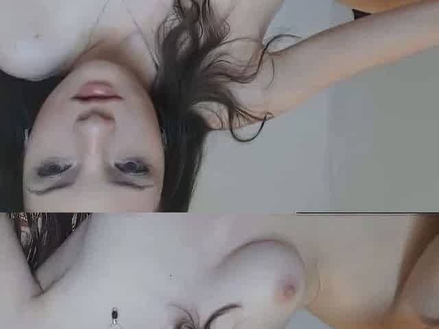 Korean Girl Masturbates on Webcam