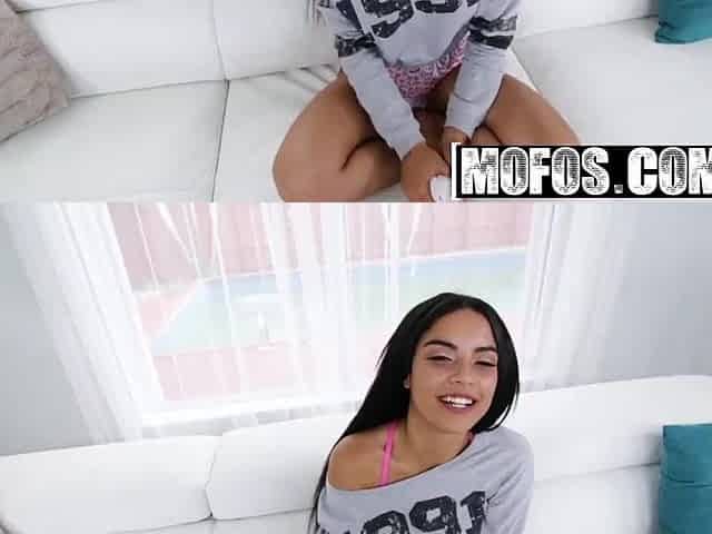 Sticks large wang in Lalin girl vagina for nut