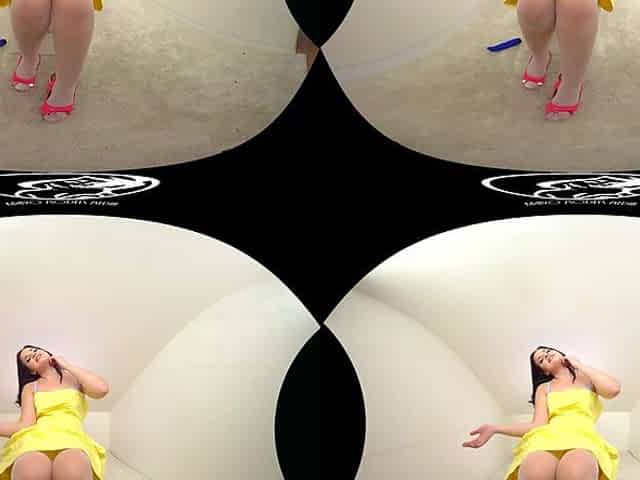 323 - Kizzy Wixx - Chubby Amateur Strip And Toying Pussy