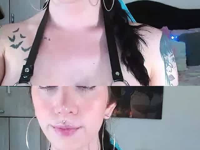 Brunette Solo Webcam Masturbation