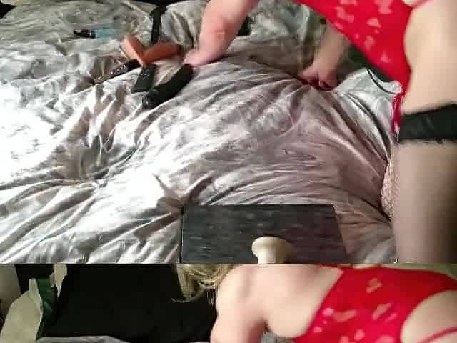 Mia gets double penetration whilst on livecam