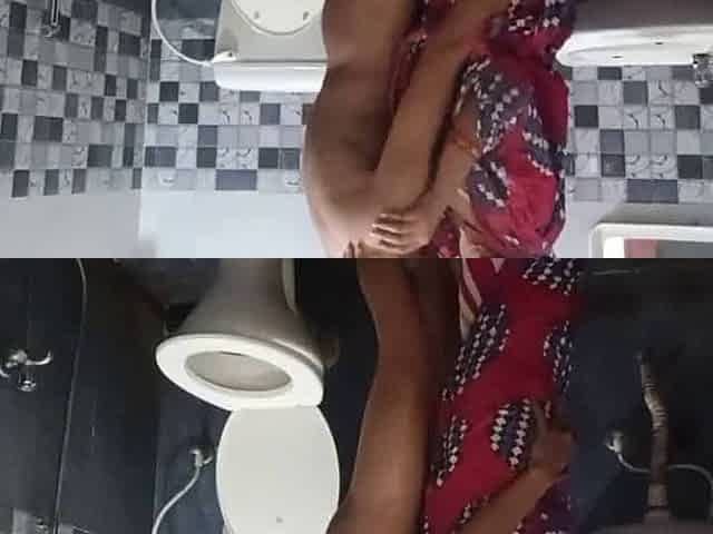 Sali bathroom me Toilet kar rahi thi tab achanak jiju aa gaii Jija ne apne hott saali ko bathroom me chod diya