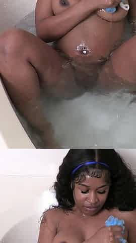 Bathtub Playtime: Nelli Rae
