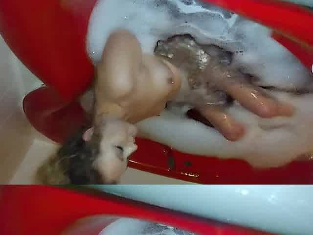 Smutty little wench takes a bubble bathroom in heart shaped tub and plays with feet ????????????