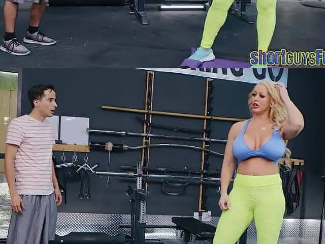 Mother I'd Like To Fuck rides short stud in the gym during workout