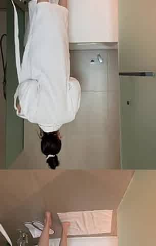 Dildo BJ in the Bathub