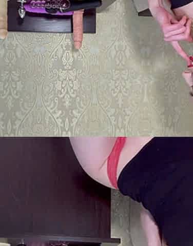 Blonde solo toying