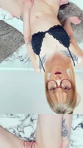 home made amateur blonde Masturbating