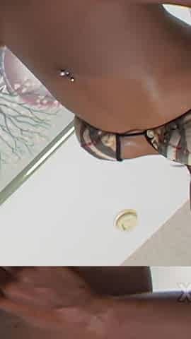 Black Girl W Sexy Body Plays with Her Pussy in Amateur Solo Video