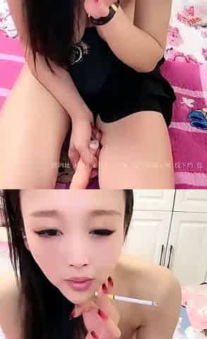 Amateur young teen solo masturbation on her livingroom